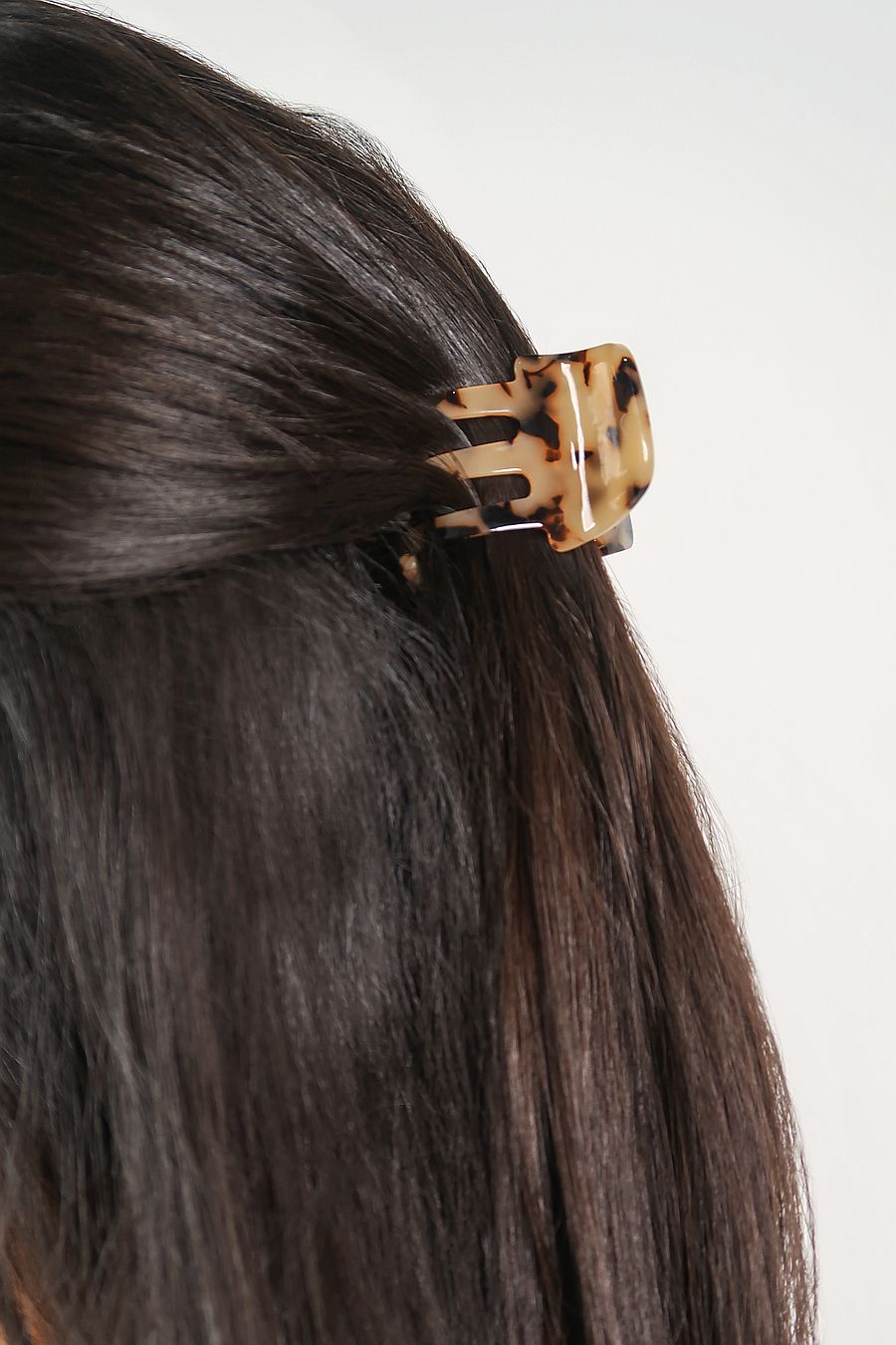 MACHETE Mini Claw In Blonde Tortoise | The Lobby